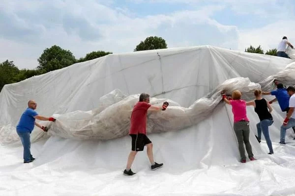 Traglufthalle - Die Luft ist raus
